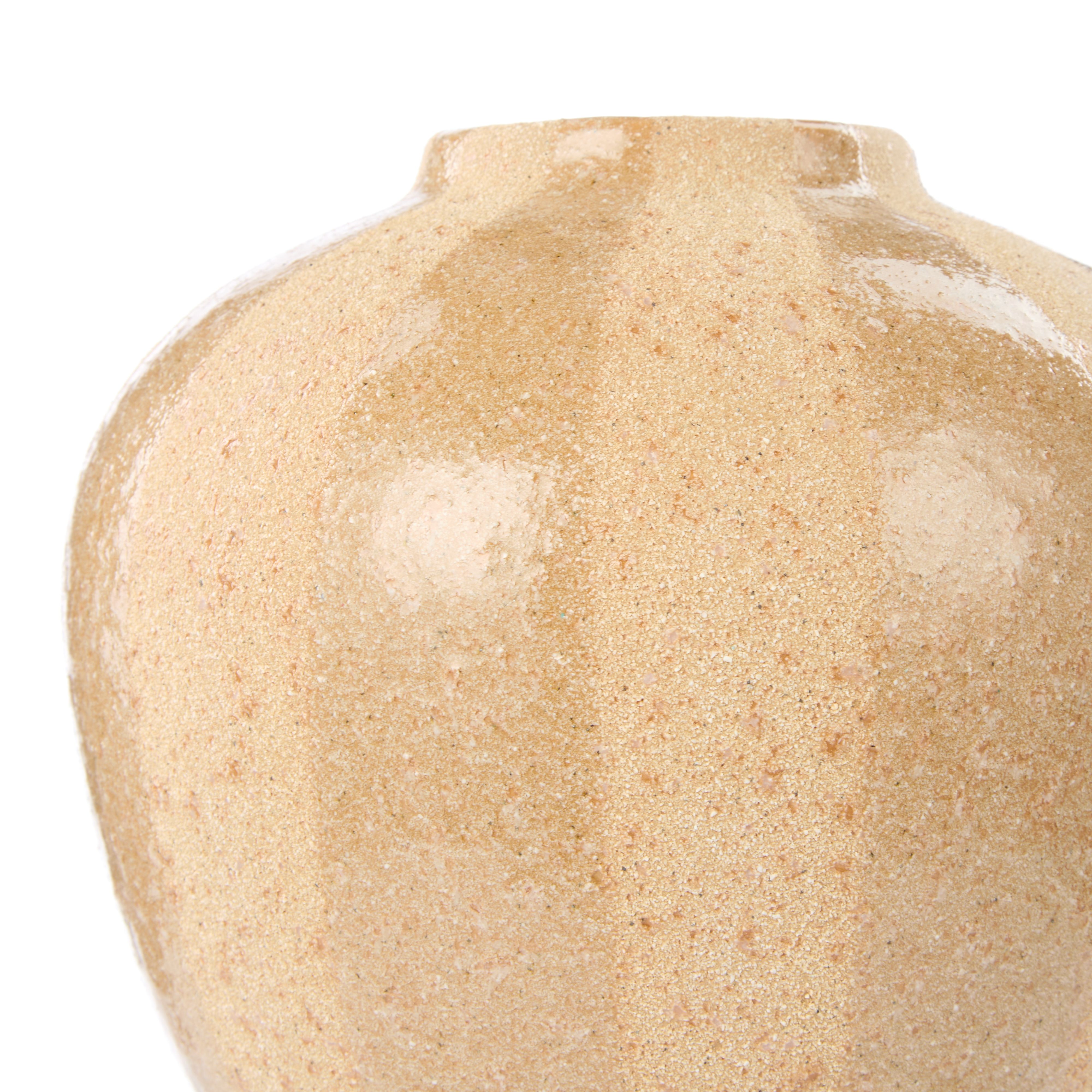 The Sable Crest Vase