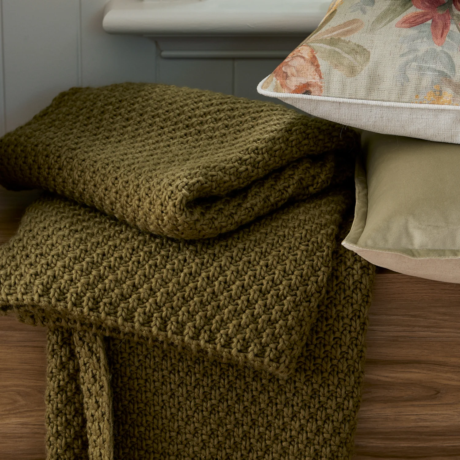 The Sorelle Knit Throw (Olive)