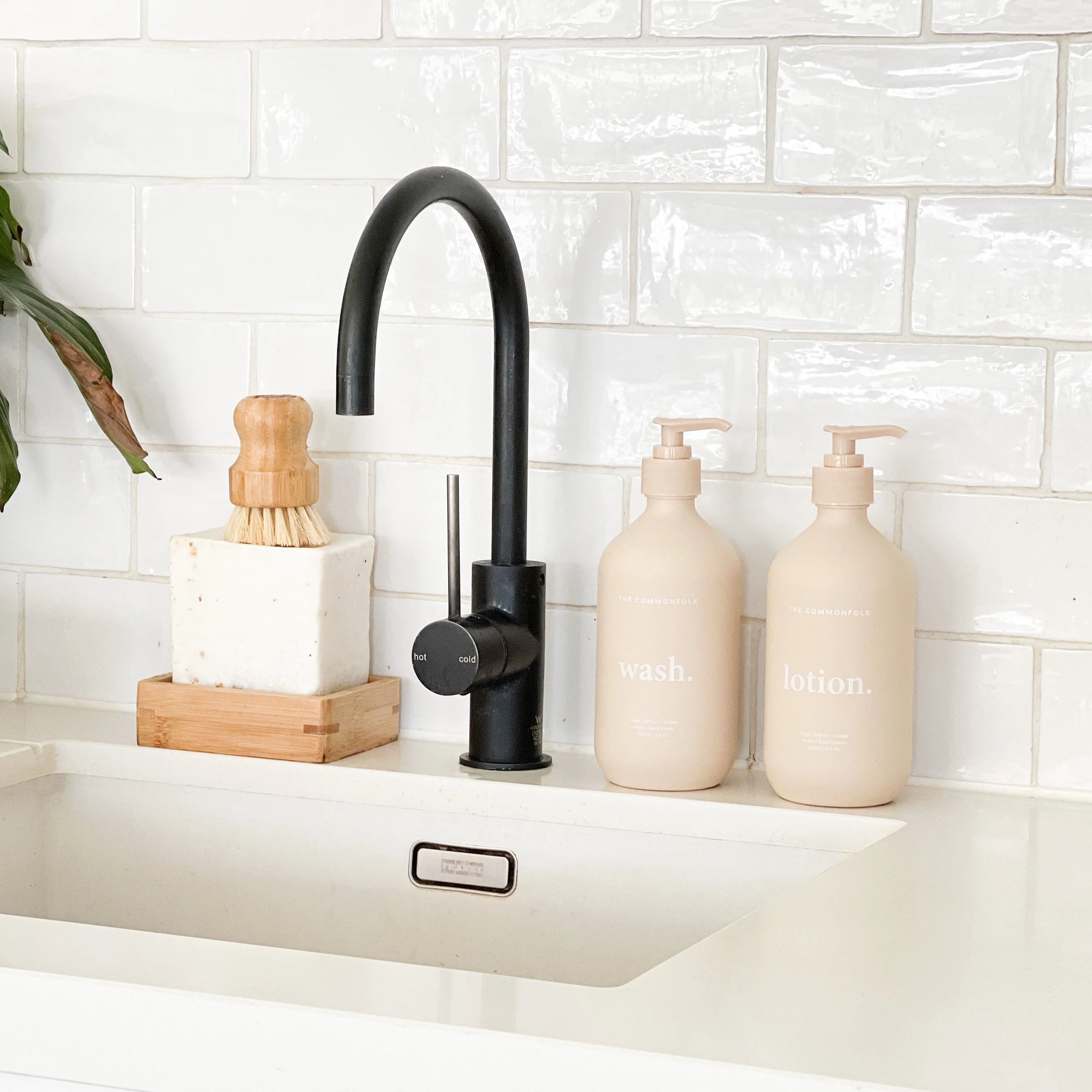 Nude | Saffron + Amber Body Wash